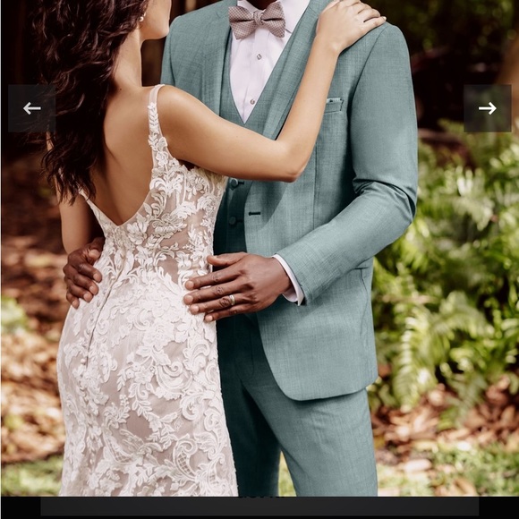 Allure Lace Wedding Dress style 9854 - Picture 5 of 10